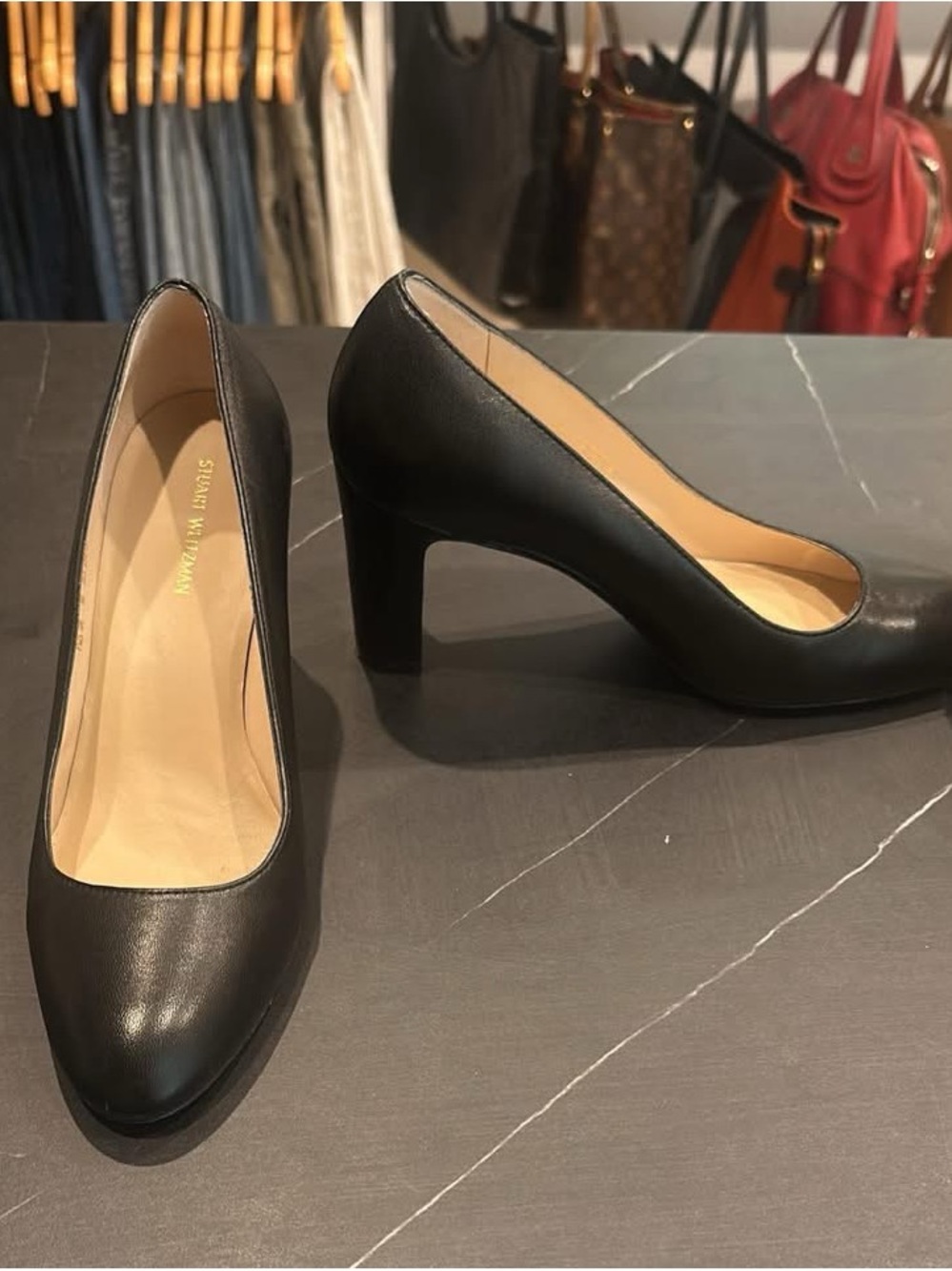 Stuart Weitzman Black Leather Round-Toe Mid Heel Pump size 6